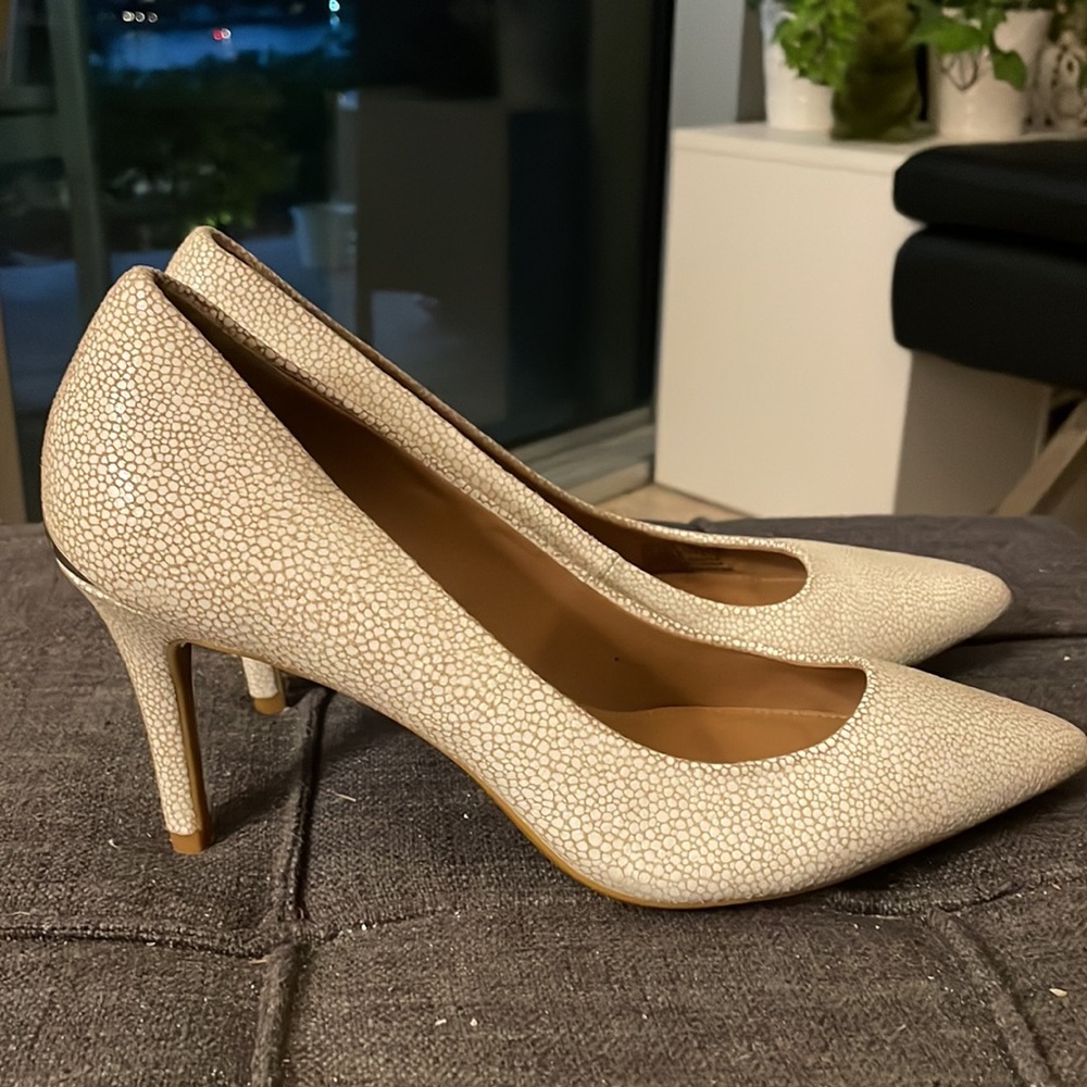 LAST DAY DEC. 10.  
BEFORE MOVING. CALVIN KLEIN WHITE PRINTED HEELS. WORN ONCE
